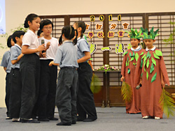 三年級班的小菩薩呈現環保短劇。【攝影者：李秀雲】