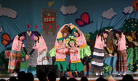 兒童劇中還穿插了手語舞蹈，使故事內容精彩豐富。【攝影者： 羅本艗】