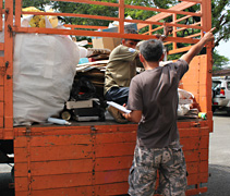 回收商帶領員工參與回收活動，一起行善。【攝影者：楊瑋欣】