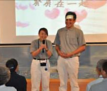 涂俊榮師兄、陳美馨師姐沒有後悔入經藏。【攝影者：謝榮達】