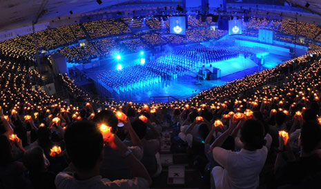 2009年，馬來西亞分會舉辦歲末祝福萬人祈福晚會暨「清淨、大愛、無量義」音樂手語劇公演。【攝影者：易金融】
