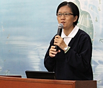 李醫師畢業于馬來西亞國民大學醫學院，2006年榮獲澳洲Edith Cowan大學安寜醫療碩士學位。李醫師學佛多年，擁有豐富照顧末期癌症病人的實戰經驗。【攝影者：何詠宸】