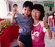 陳麗華老師（右）曾經在外面幼兒園工作了三年。【圖片提供：陳麗華】