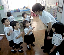 剛踏進來慈濟幼兒園時，陳麗華老師坦言自己比較注重分數，同時無法接受別人的評語。【圖片提供：佛教慈濟幼兒園】