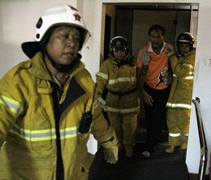 消防人員成功在演習中救出受困病患。【攝影者：王俊義】