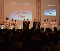 志工以手語入經藏，傳遞人間真善美。【攝影：蔡振加】
