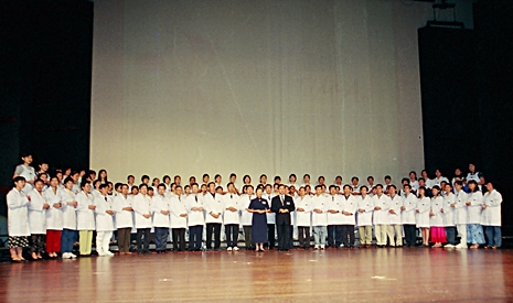 2001年8月23日，慈濟馬來西亞分會人醫會正式成立。【圖片提供：佛教慈濟基金會馬來西亞分會】