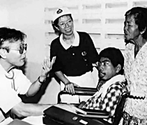 1999年3月，慈濟志工在柏魯泰裔村做了幾次的實地勘察及得到當地政府的允准後，進行了第一次的的義診。【圖片提供：佛教慈濟基金會馬來西亞分會】