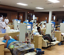 腎友們及護士們一起為菲國災民祈福。【攝影者：李曉茹】