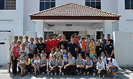 北海慈濟幼兒園即將搬新家了，家長與學生前來協助搬家。【圖片提供：北海慈濟幼兒園】