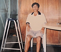 覃紹昌在2000年，因動脊椎手術，面對經濟的窘境。怡保慈濟志工得知消息後，便去關懷及給予補助。【圖片提供：高烏慈濟志工】