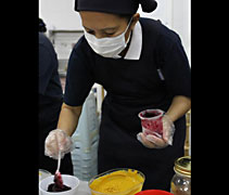 志工池燕萍每天都準備了豐盛營養的早餐，讓學員們補足精神來上課。【攝影者：陳瑞芬】