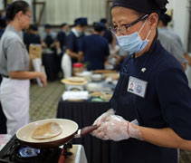 靜思書軒總協調周月禮師姊（慈乘）辦此烹飪分享會，除了讓大家深入了解淨斯食品，用得更廣闊，也激發大家的興趣與熱誠。【攝影者：蔡尚文】