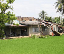 龍捲風侵襲吉打州亞羅士打的雙溪諾囊（Kampung Sungai Nonang）共有16戶人家受到影響。【攝影者：尤靜蓓】