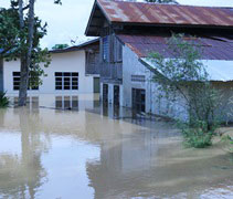 吉打州樟崙發生水患，許多居民的房子都浸泡在水裡。【攝影者：陳寶心（慈竹）】