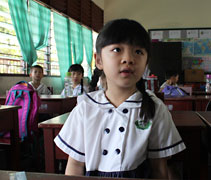 幼兒園小朋友在光華學校教室裡，體驗往後在學校上課心情。【攝影者：陳瑞文（惟迪）】
