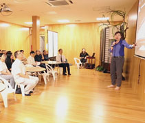 Malaysia Fire Prevention Central（FPC）免費跟民眾講解防火安全的各種知識，機會難得，慈濟志工和民眾把握機會學習，每一秒都把握得很精準，沒有浪費、也沒有錯用，構成豐富而可貴的一生。【攝影者：邢薇薇】