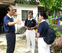 2008年，慈濟馬來西亞分會落實社區關懷，慈濟志工傅亮勝開始接手照顧明娘，至今已踏入第8個年頭。