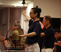 鐘鼓齊鳴，法遍乾坤。志工演繹「勤行頌」【攝影者：余國椋】