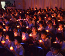 大家虔誠祈禱，祈求人心淨化、社會祥和、天下無災。【攝影者：陳祖清】