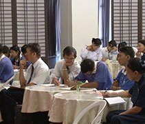 緬甸教育團成員用心聽、認真寫，抱著用行囊裝滿智慧的使命，把所學帶回緬甸，並實踐。【攝影者：莊智文】