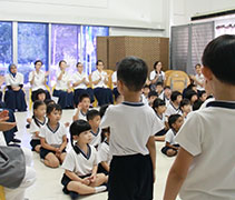 檳城慈濟幼兒園學生為老師們帶來手語表演，通過手語，表達對老師的感恩。【攝影者：黃翊晴】