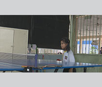 如何充滿自信的秋宏找到了自己的興趣，那就是乒乓球。她表示自己非常喜歡這項運動，而且每週二的練習，亦讓她認識了不少的新朋友。【攝影者：劉智淵】