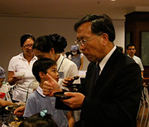 臺灣教育志業執行長蔡炳坤表示，娃娃廟會是他享用過最愉快且充實的晚餐，因為每一道料理，都承載著孩子與家長的愛心。【攝影者：莊智文】