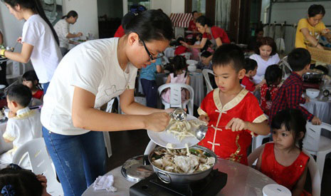 馬來西亞吉打慈濟幼兒園在學校假期前舉辦了溫馨圍爐，讓大家提早感受過年的氣氛。【攝影者：尤靜蓓（慮忱）】