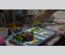 媽媽均衡搭配每餐餐點，讓黃鈺珍得以享用健康素食。【攝影者：黃翊晴】