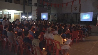 145男女老少的村民參與當晚的祈福會。【攝影：余秀娟】