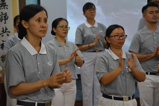 學員李美美師姊（左一）在慈濟22年，今年開始培訓，她讚歎一些師兄姊道心堅定，始終堅守崗位。【攝影：陳祖清】