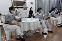 學員們皆戴上口罩專心聽課。【攝影者：蔡東湘】