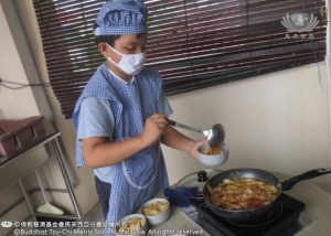 孩子們發揮創意，讓同學每天都能享用不同的料理。